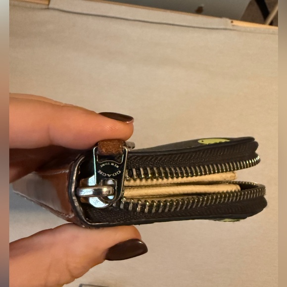 Coach zip around wallet - Picture 4 of 4